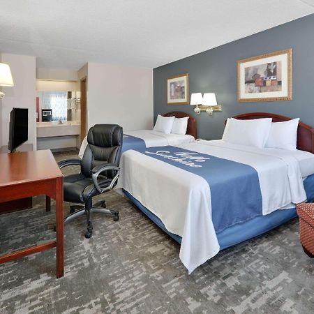 Days Inn & Suites By Wyndham Bentonville Eksteriør bilde