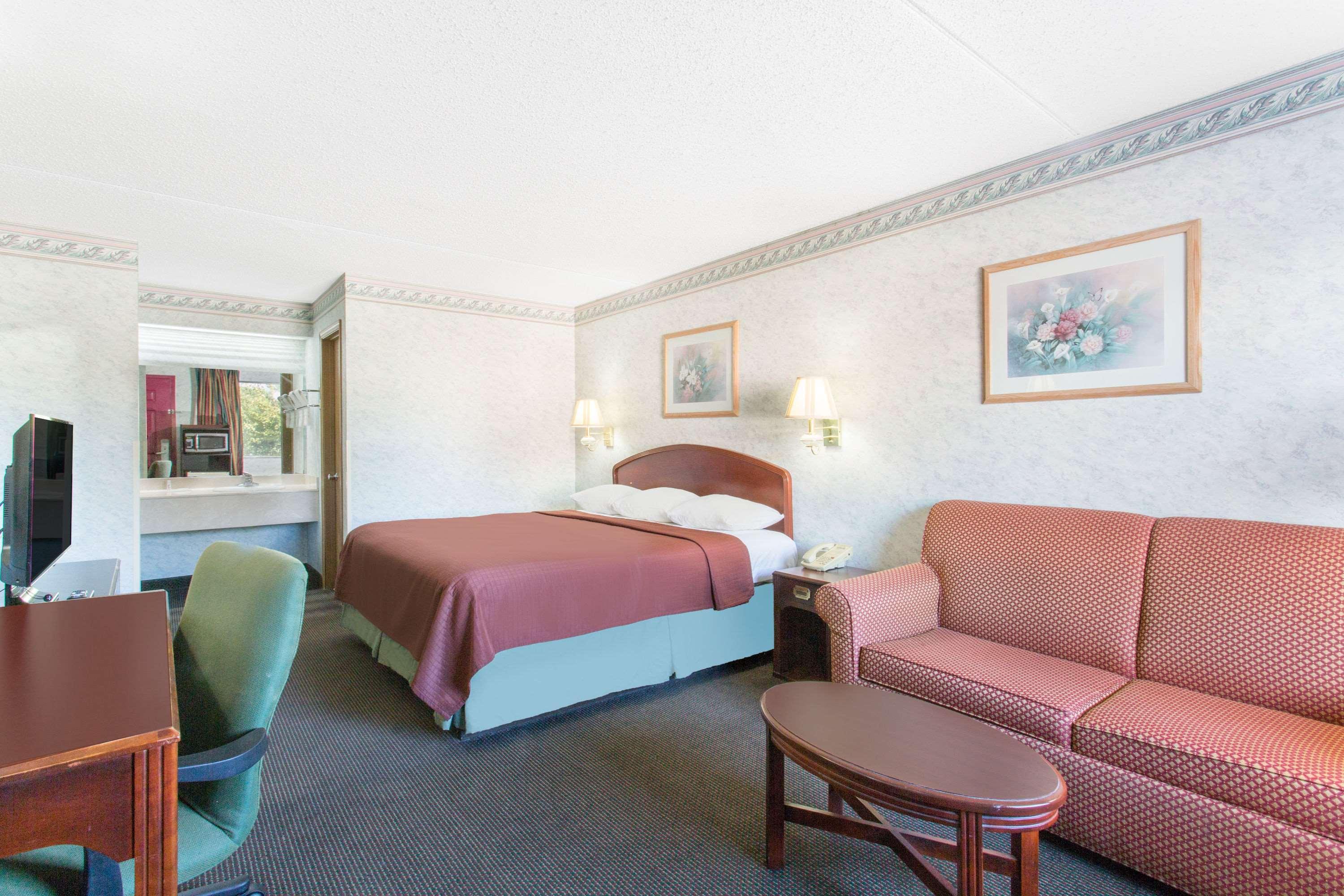 Days Inn & Suites By Wyndham Bentonville Eksteriør bilde