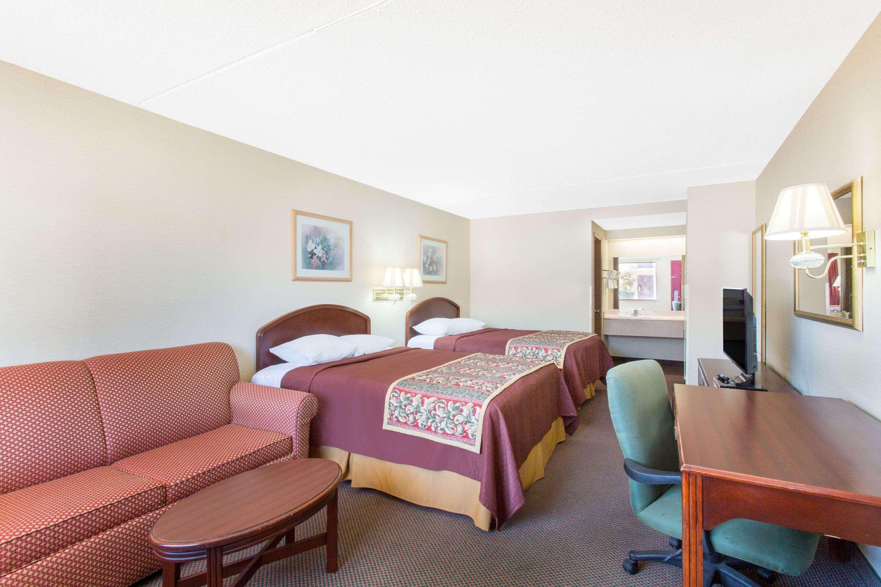 Days Inn & Suites By Wyndham Bentonville Eksteriør bilde