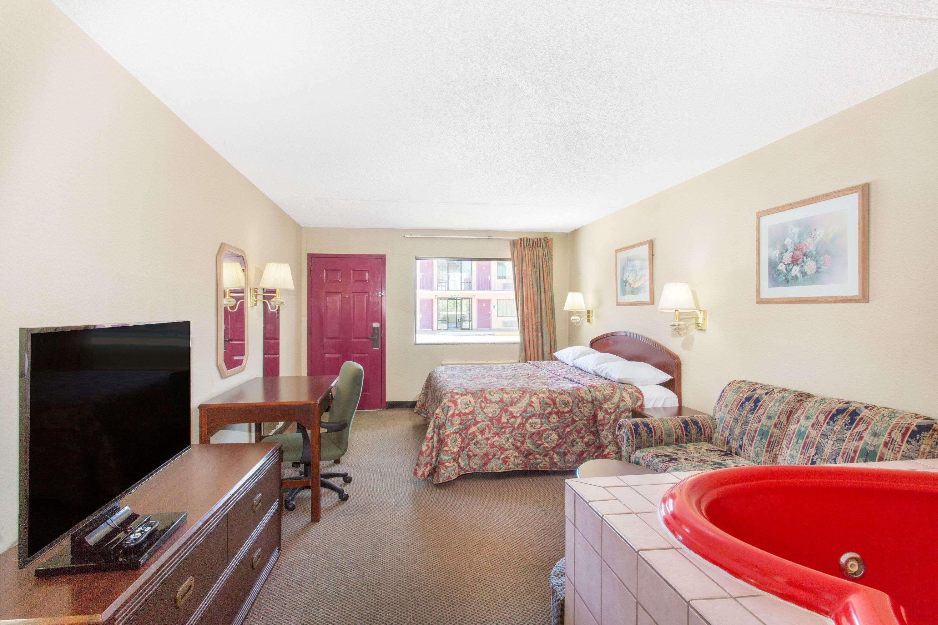 Days Inn & Suites By Wyndham Bentonville Eksteriør bilde